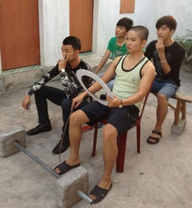 Kiểu tạo dáng chụp ảnh “siêu độc” của giới trẻ - 2