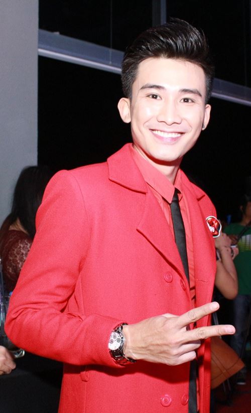 Bà bầu Thu Minh khóa môi chồng Tây trên sân khấu - 9