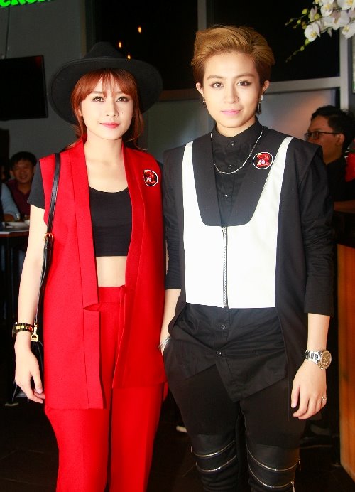 Bà bầu Thu Minh khóa môi chồng Tây trên sân khấu - 8