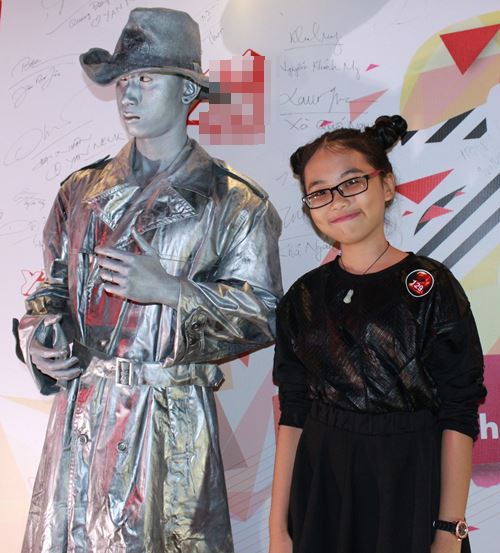 Bà bầu Thu Minh khóa môi chồng Tây trên sân khấu - 6