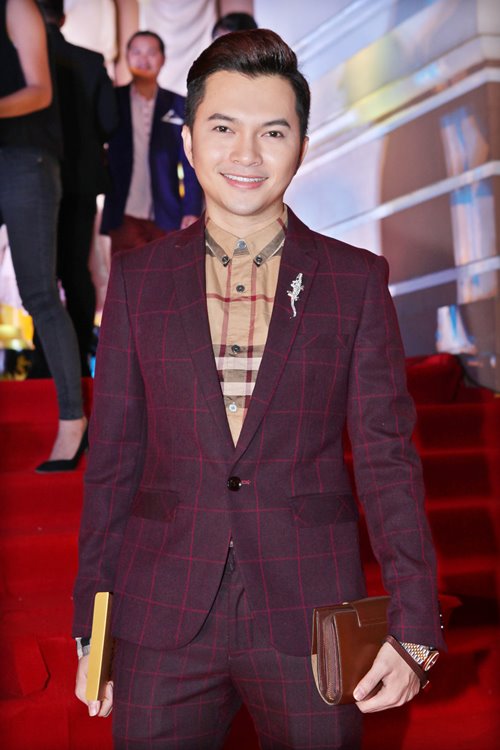 Trang Nhung diện đầm đỏ rực “bế” bụng bầu đi sự kiện - 11