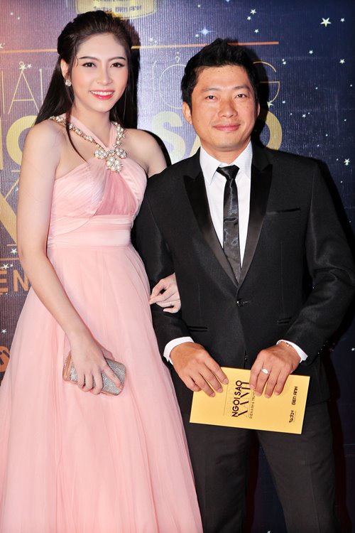 Trang Nhung diện đầm đỏ rực “bế” bụng bầu đi sự kiện - 9