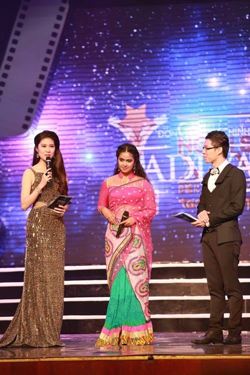 Trang Nhung diện đầm đỏ rực “bế” bụng bầu đi sự kiện - 8