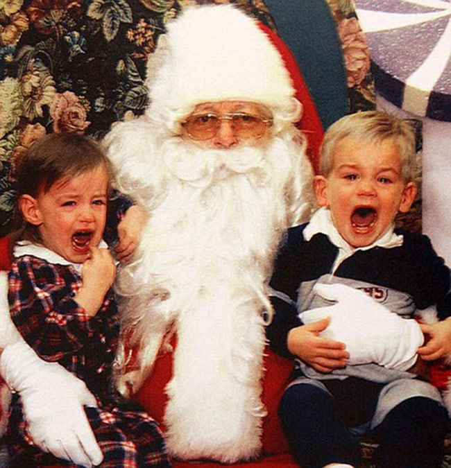 Cô cậu này khóc thét khi được ông già Noel bế
