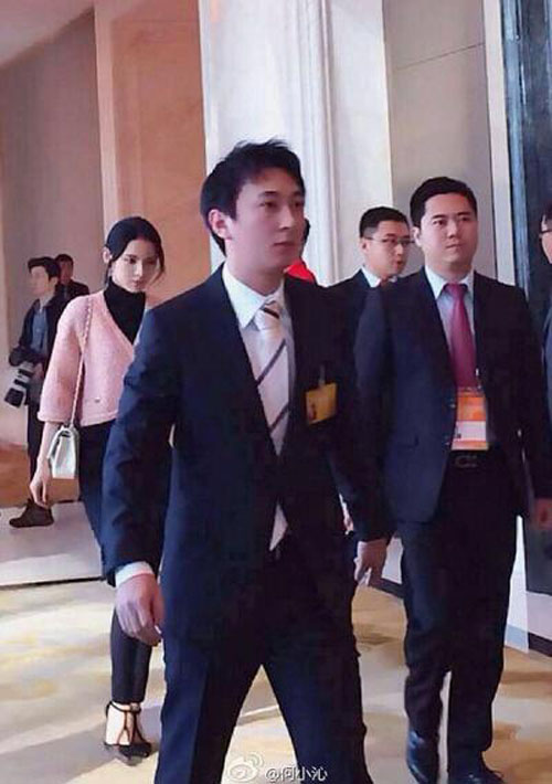 Người tình của quý tử giàu nhất TQ bị nghi “dao kéo” - 10