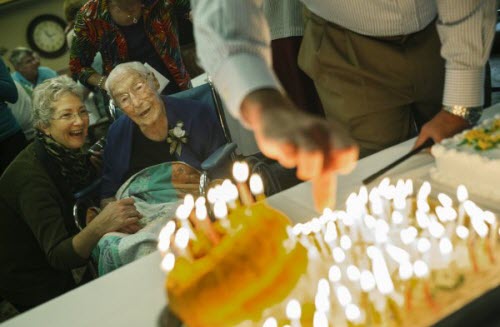 Người phụ nữ 114 tuổi vẫn tham gia Facebook - 1