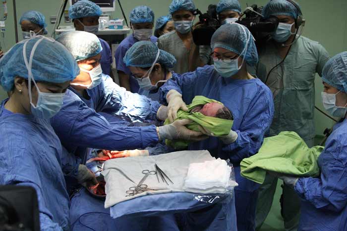 Đà Nẵng: Vui mừng đón 3 trẻ thụ tinh nhân tạo đầu tiên ra đời - 1