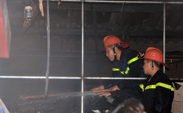 Nổ lớn, cửa hàng kinh doanh gas bị thiêu rụi - 2