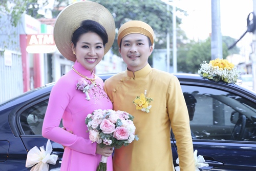 /Uploaded/phamhuuthanh/2014_12_27/QBPP1419654071-dam-cuoi-le-khanh--14-.jpg Cô dâu Lê Khánh được chồng đón từ 3h30 sáng - 19