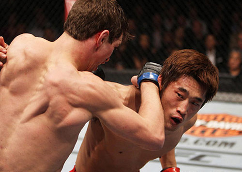 UFC: Những đòn knock-out kinh điển 2014 - 1
