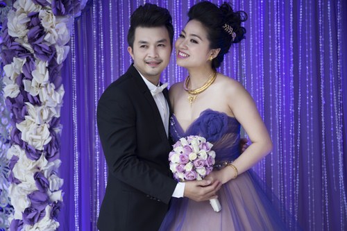 /Uploaded/phamhuuthanh/2014_12_27/GYGZ1419663323-dam-cuoi-le-khanh--17-.jpg Lê Khánh hạnh phúc cùng Tuấn Khải trong tiệc cưới màu tím - 12