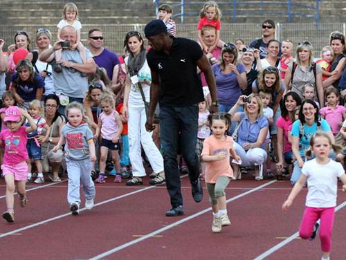 Usain Bolt: “Tay chơi” có tấm lòng vàng - 1