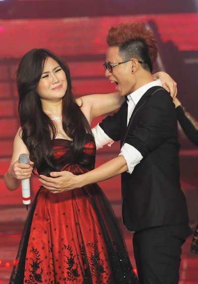 Tình bạn sớm nắng chiều mưa của ca sĩ Việt - 10