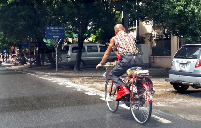 Bà con ơi, “dị nhân” xuống phố kìa - 1