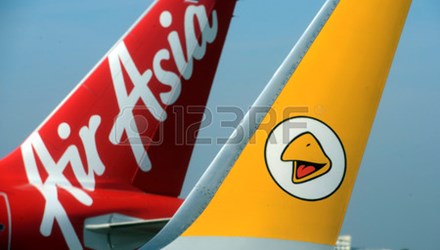 Cổ phiếu AirAsia rớt mạnh sau vụ máy bay mất tích - 1