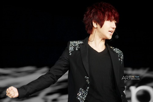 7 nam ca sĩ Kpop có giọng ca thiên thần - 1