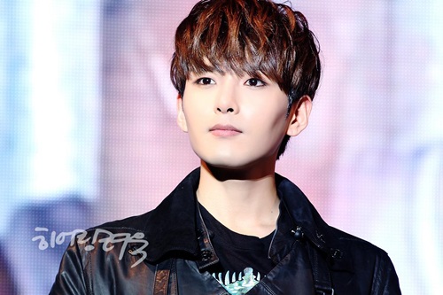 7 nam ca sĩ Kpop có giọng ca thiên thần - 6