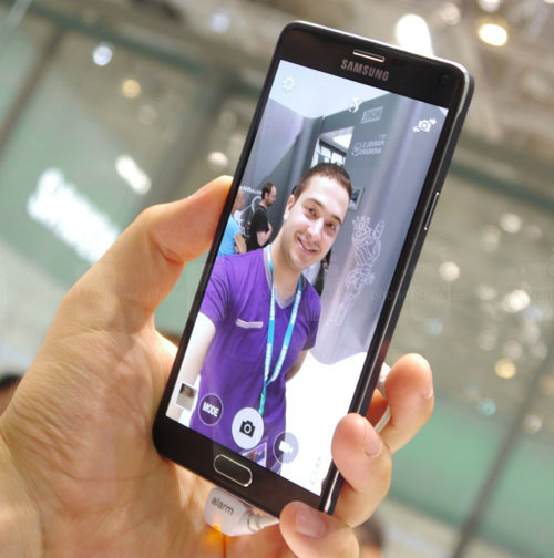Top smartphone chụp ảnh “tự sướng” 2014 - 3