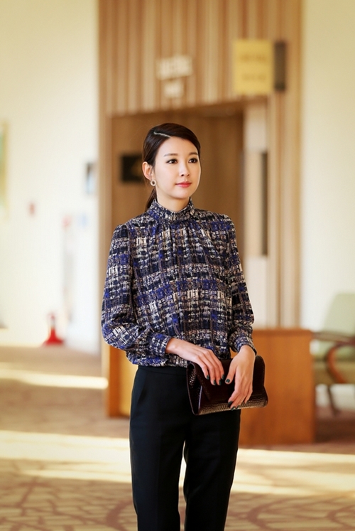 Hửng nắng, nàng công sở đua nhau diện sơ mi đi làm - 10