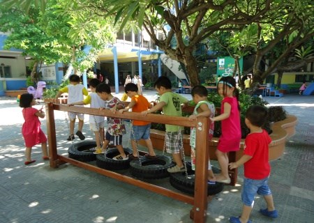 Bộ GD chuẩn phát triển trẻ 5 tuổi: Vừa làm vừa “mò” - 1