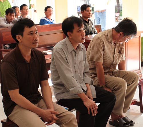 Xử vụ công an dùng nhục hình: Nhiều bị hại vắng mặt - 1