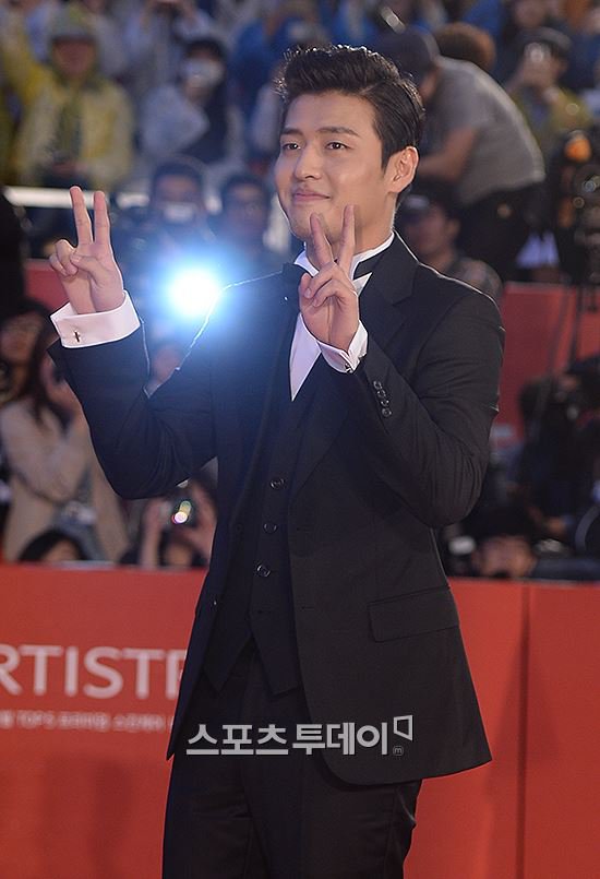 Kiều nữ Hàn đua nhau khoe vẻ sexy tại LHP Busan 2015 - 8