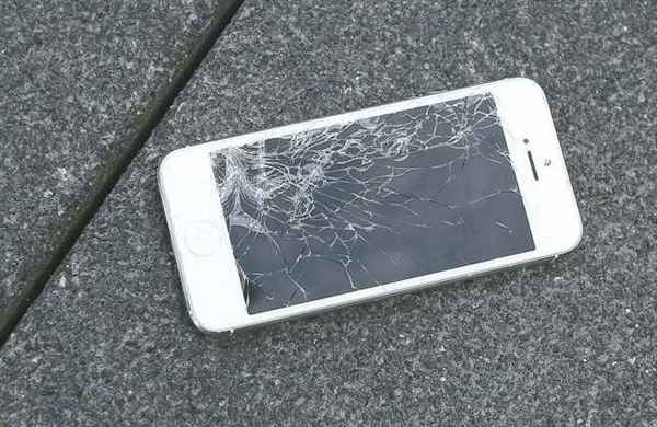 Màn hình nứt vỡ là một trong những sự cố hỏng hóc nhiều nhất của smartphone - 1