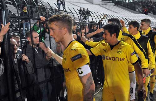 Cảnh sát Hy Lạp thẳng tay trấn áp CĐV Dortmund - 8