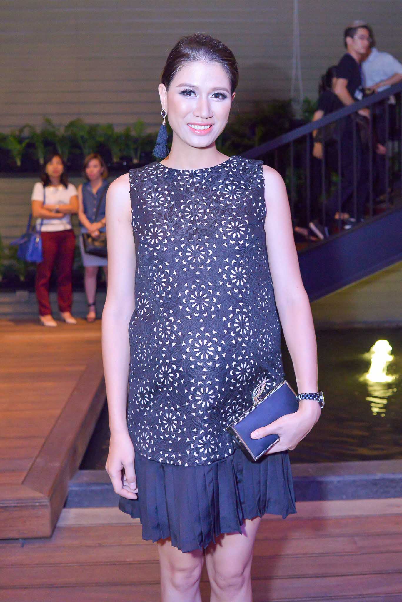 Phương Trinh, Chi Pu diện váy xuyên thấu trên thảm đỏ - 6