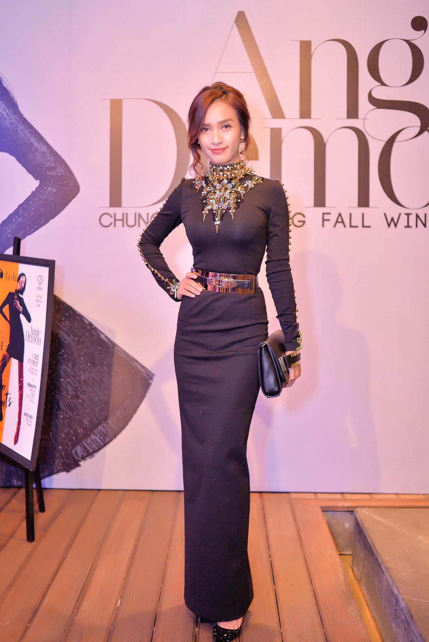 Phương Trinh, Chi Pu diện váy xuyên thấu trên thảm đỏ - 2