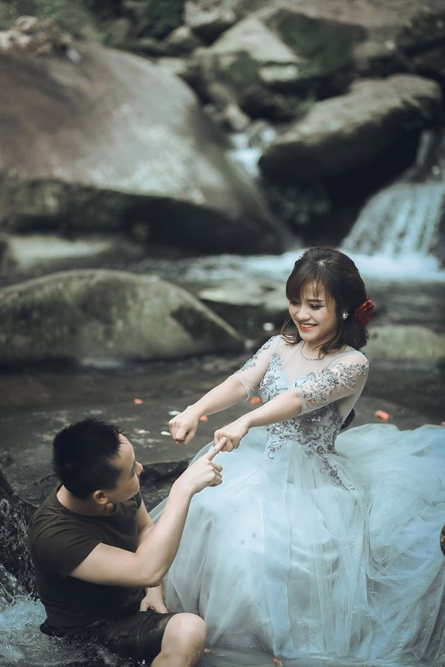 Ảnh cưới "người rừng" cầu hôn thiếu nữ xinh đẹp - 3