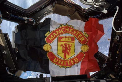 Cờ MU vũ trụ: Sự sáng tạo và đổi mới luôn là điểm mạnh của Manchester United. Bằng cách đưa cờ mu lên vũ trụ, đội bóng đã tạo ra một biểu tượng vô cùng ấn tượng. Hãy xem hình ảnh cờ mu trong vũ trụ này và khám phá sự độc đáo của Manchester United.