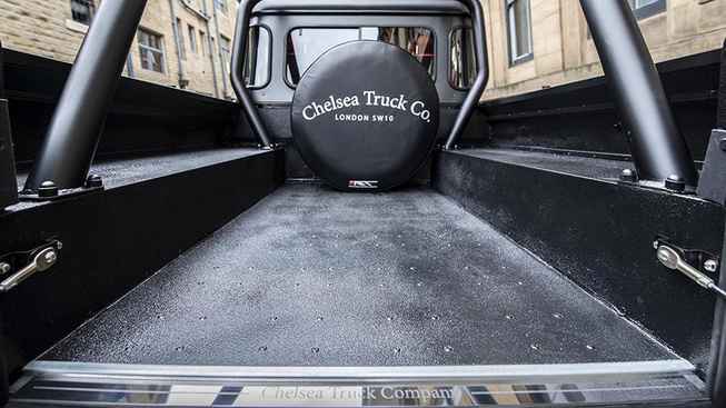 Hãng độ xe ra mắt Land Rover Defender pick-up 6 bánh - 5