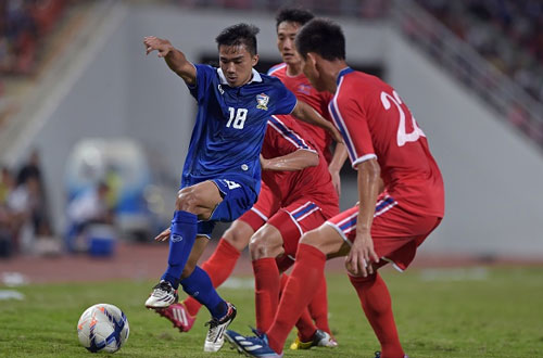 HLV Kiatisak đau đầu trước trận gặp ĐT Việt Nam - 1