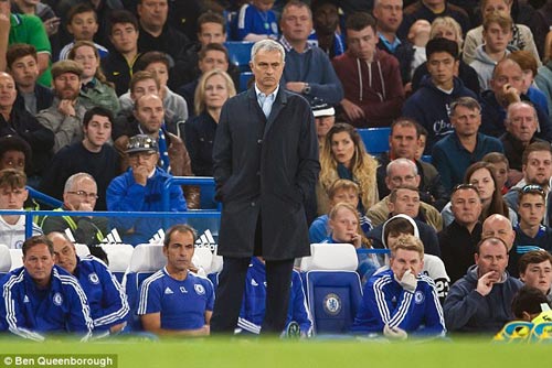 Phong độ thảm hại, Mourinho “thách” bị sa thải - 1