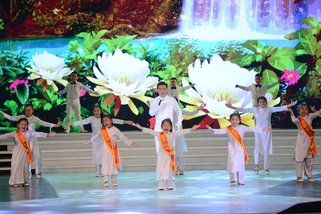 Mr Đàm bị chê hát như đọc ở chung kết Hoa hậu HVVN - 1