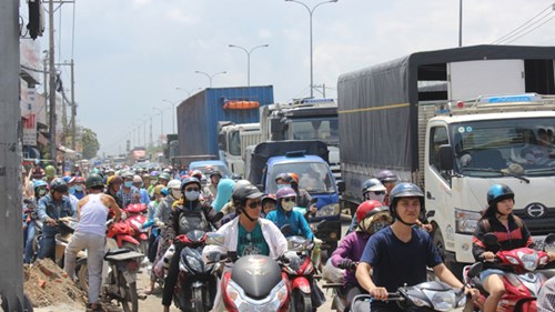 Bố mẹ hãi hùng nhìn con trai bị xe container cán nát chân - 3