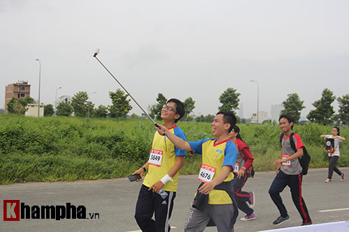 Sinh viên thích thú với đường chạy vượt chướng ngại vật - 11