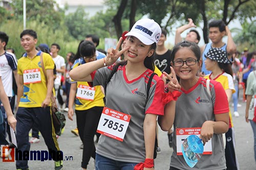 Sinh viên thích thú với đường chạy vượt chướng ngại vật - 9