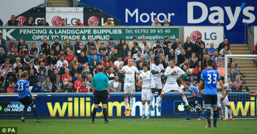 Swansea - Tottenham: Người hùng đá phạt - 1