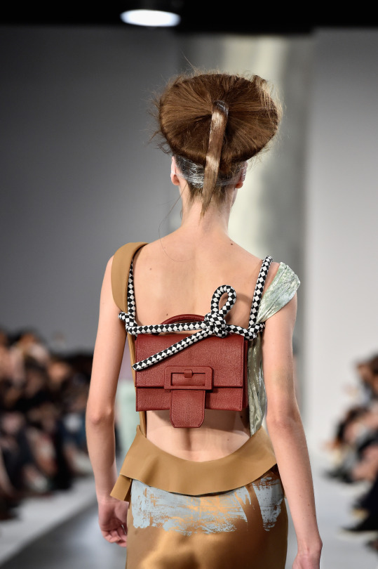 Bất ngờ mẫu nam gầy đét sàn diễn của Maison Margiela - 8