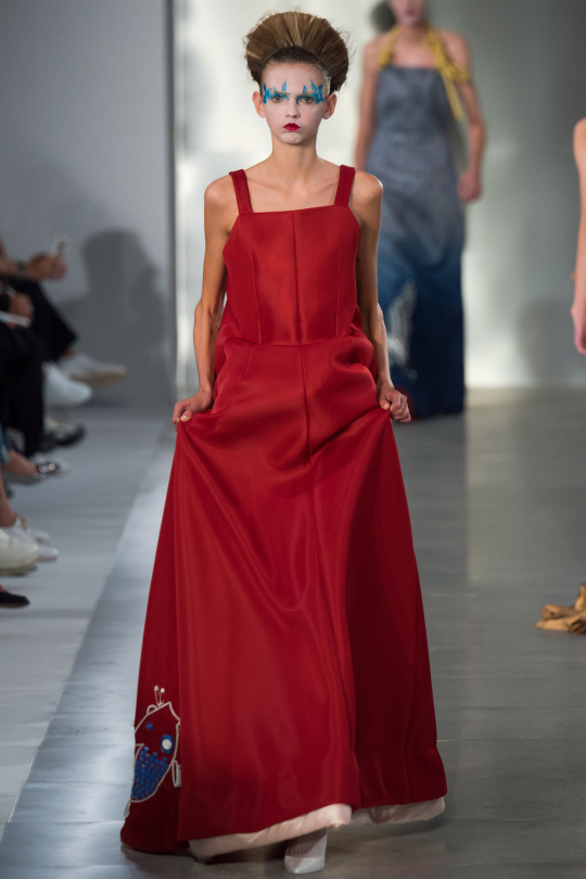 Bất ngờ mẫu nam gầy đét sàn diễn của Maison Margiela - 6