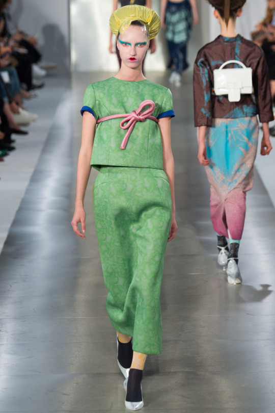 Bất ngờ mẫu nam gầy đét sàn diễn của Maison Margiela - 7