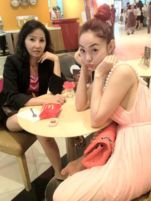 5 mỹ nhân Việt có mẹ trẻ đẹp như... chị gái - 8