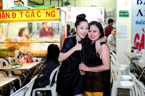 5 mỹ nhân Việt có mẹ trẻ đẹp như... chị gái - 2