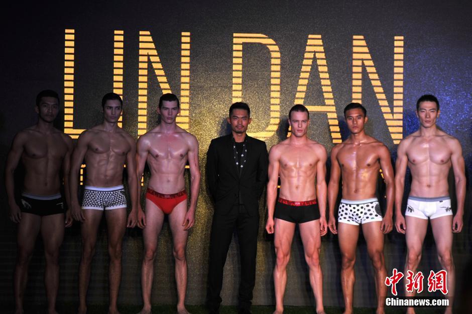 Nhà vô địch cầu lông thế giới gợi cảm với nội y - 2