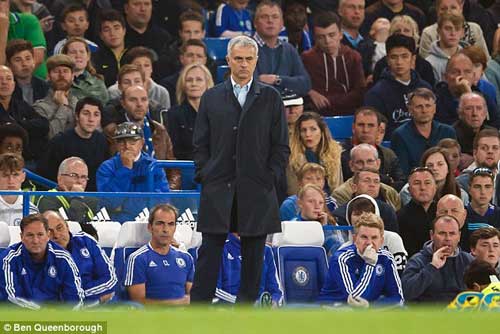 Chelsea biến mất trên Iphone 6+, Mourinho lạc lối - 2