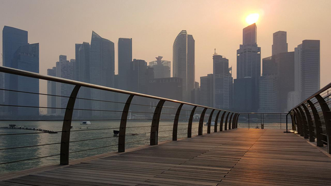 Khung cảnh thanh bình buổi bình minh ở Singapore được người chụp lựa chọn chế độ tự động (Auto) để lưu giữ lại.