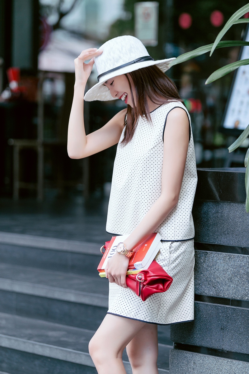 Lan Ngọc giống hệt Tăng Thanh Hà khi dạo phố Sài Gòn - 8