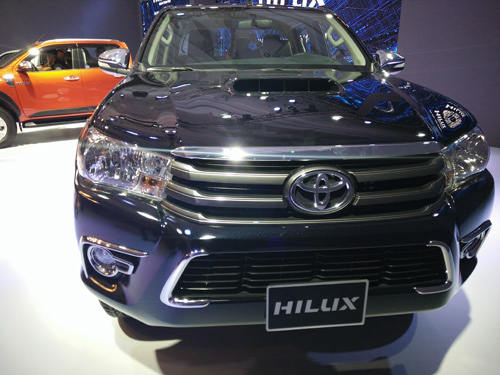 Ra mắt xe bán tải toyota hilux 2015 có bản số tự động